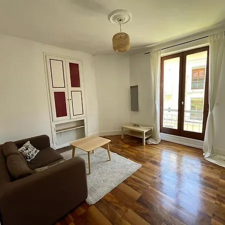 Joli Proche Hopital Apartment *