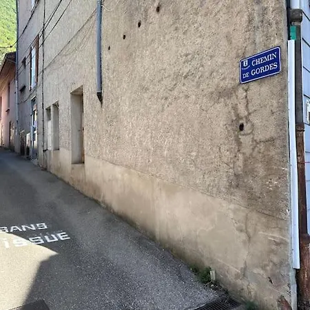 Joli Proche Hopital Apartment *